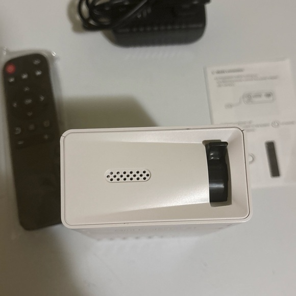 Mini Projector Z1 - White - Picture 6 of 9